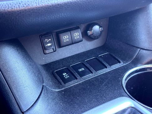 Used 2017 Toyota Highlander SE image 28