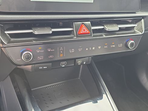 Certified 2025 Kia Niro EX image 26