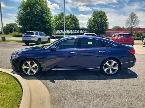 Used 2019 Honda Accord Touring image 6