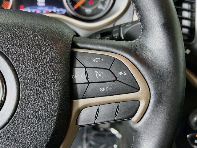 Used 2015 Jeep Cherokee Limited AWD/4WD image 33
