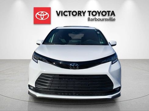 New 2026 Toyota Sienna XLE Woodland Edition AWD/4WD image 8
