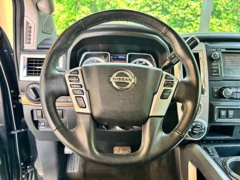 Used 2019 Nissan Titan SL image 22