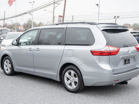 Used 2017 Toyota Sienna LE image 7