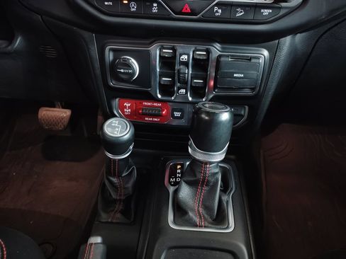 Used 2020 Jeep Wrangler Unlimited Rubicon AWD/4WD image 36