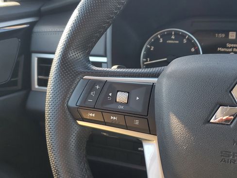 Used 2024 Mitsubishi Outlander SE image 25