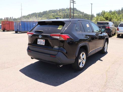 Used 2021 Toyota RAV4 XLE Premium AWD/4WD image 6
