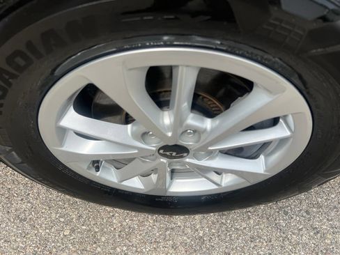 Certified 2024 Kia Carnival LX FWD image 35