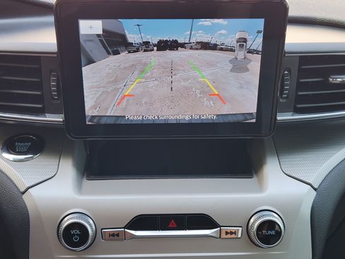Used 2023 Ford Explorer XLT w/ Equipment Group 202A AWD/4WD image 21