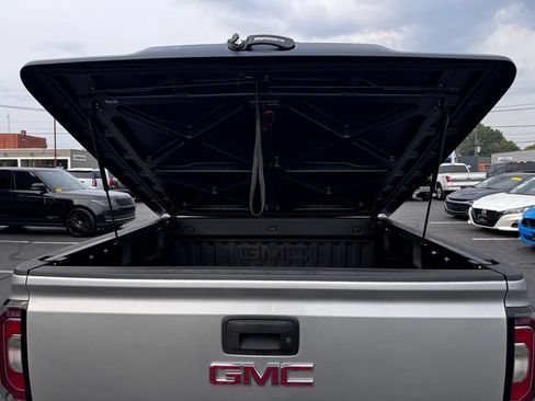 Used 2018 GMC Sierra 1500 SLT AWD/4WD image 17