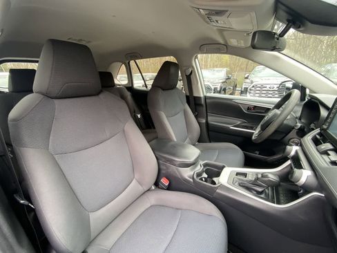 Used 2019 Toyota RAV4 LE w/ All Weather Liner Package AWD/4WD image 21