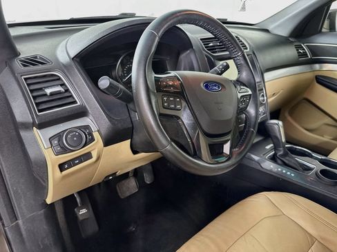 Used 2016 Ford Explorer XLT w/ Equipment Group 202A FWD image 9