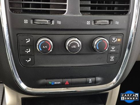 Used 2014 Dodge Grand Caravan American Value Package w/ UConnect Hands-Free Group image 17