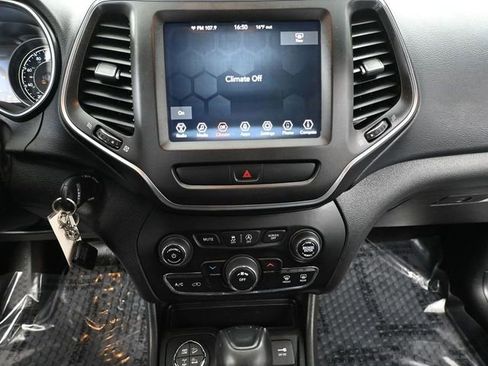 Used 2019 Jeep Cherokee Trailhawk image 31