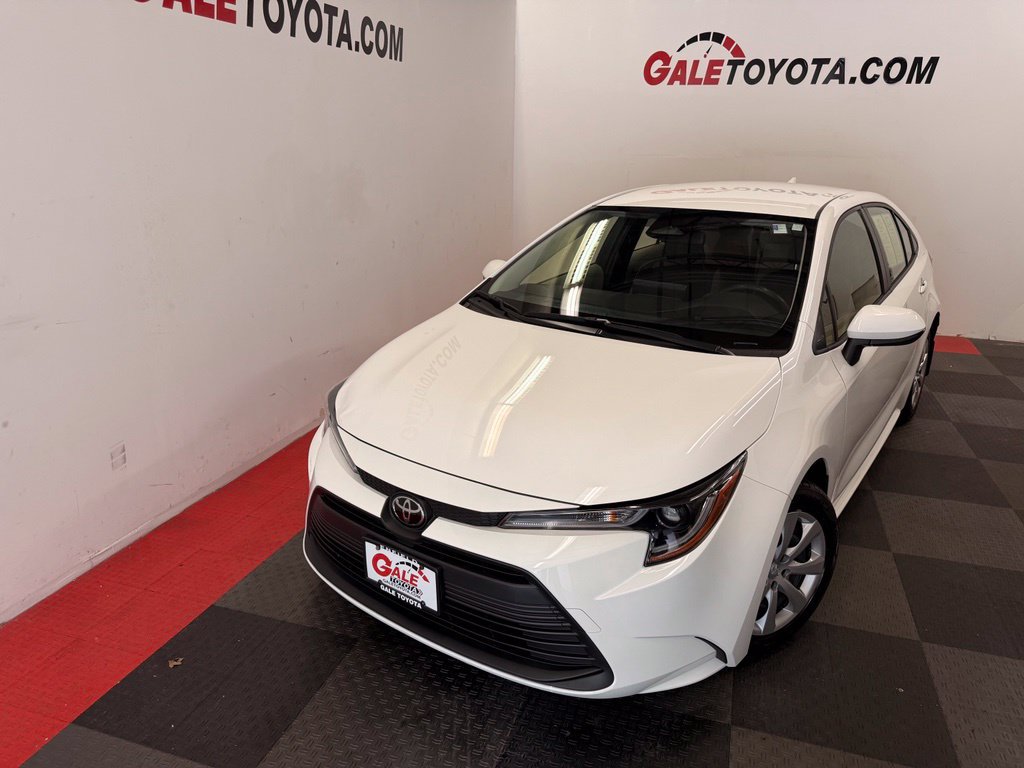 Used 2023 Toyota Corolla LE w/ Carpet Mat Package (TMS) FWD image 3