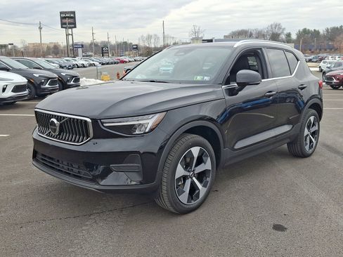 New 2025 Volvo XC40 B5 Core w/ Protection Package Premier image 3