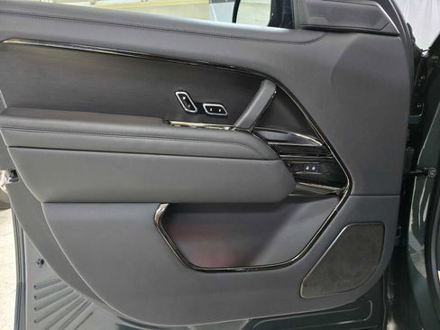Used 2023 Land Rover Range Rover SV image 22