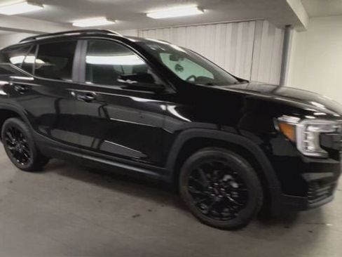 Used 2023 GMC Terrain SLE w/ Driver Convenience Package image 2
