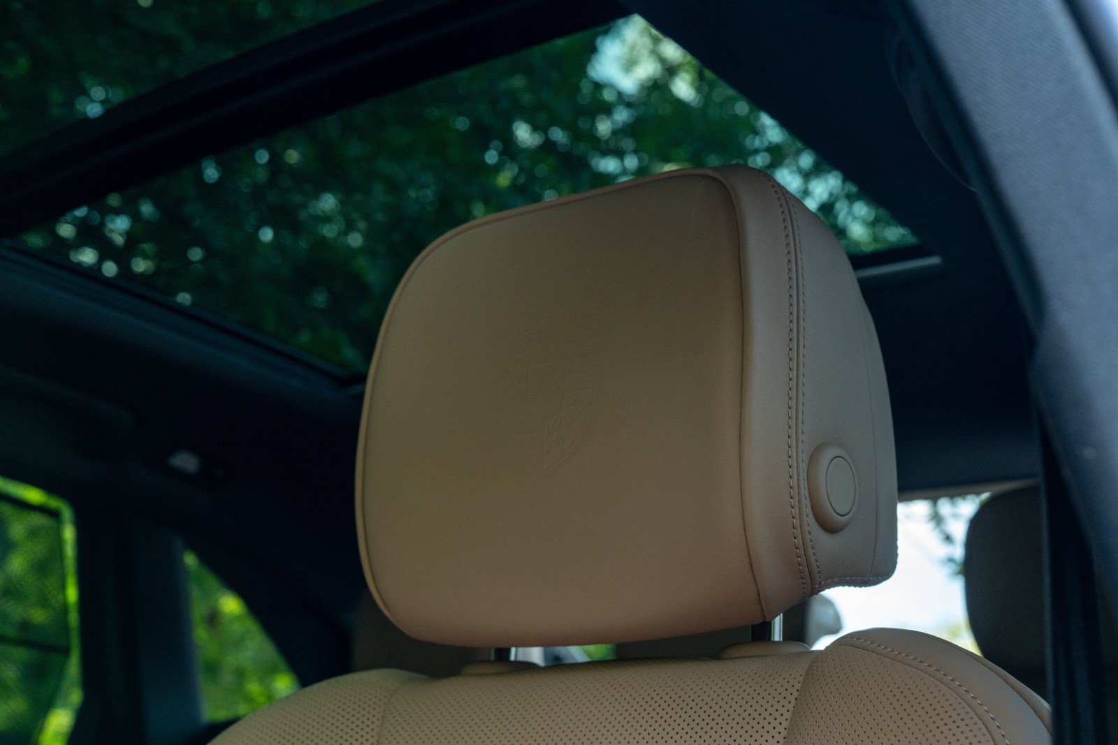 Certified 2024 Porsche Macan AWD/4WD image 31