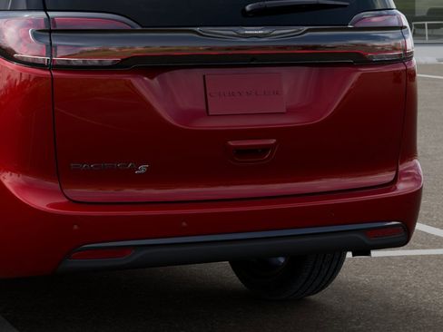 New 2026 Chrysler Pacifica Select w/ S Appearance Package image 13