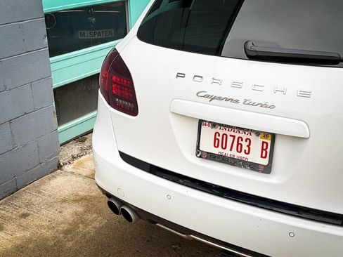 Used 2013 Porsche Cayenne Turbo image 14