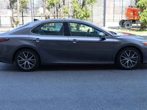Used 2022 Toyota Camry XLE FWD image 2