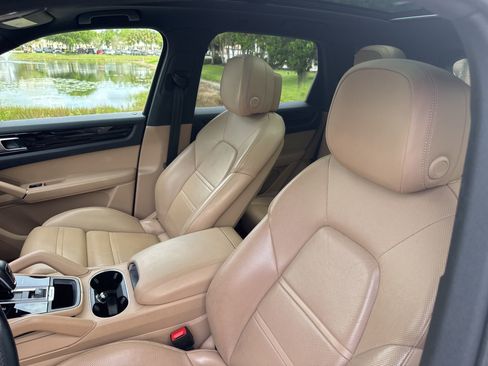 Used 2021 Porsche Cayenne image 7