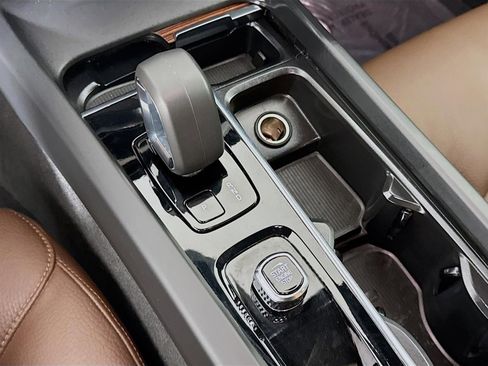 Used 2025 Volvo V60 B5 Cross Country Plus image 20