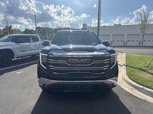Used 2025 GMC Sierra 1500 SLT AWD/4WD image 3