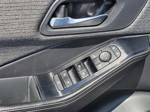 Used 2022 Nissan Rogue SV image 15