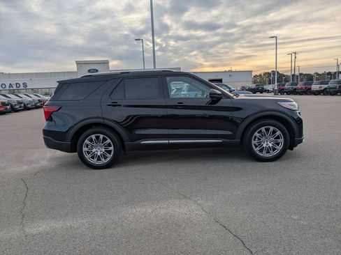New 2026 Ford Explorer Platinum image 3