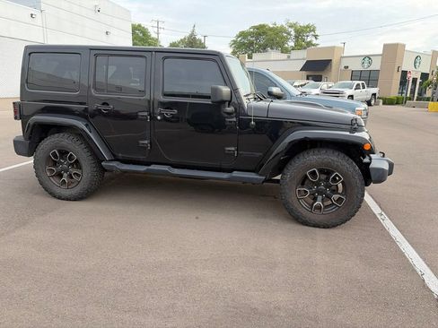 Used 2018 Jeep Wrangler Unlimited Sahara AWD/4WD image 4