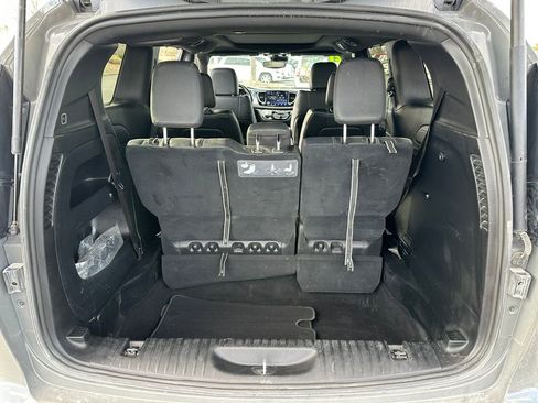 Used 2021 Chrysler Pacifica Touring-L w/ S Appearance Package image 10