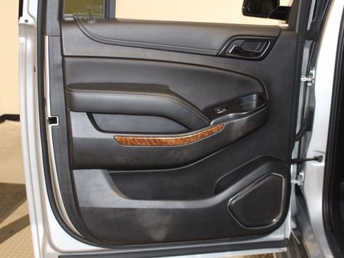 Used 2020 Chevrolet Suburban Premier image 34