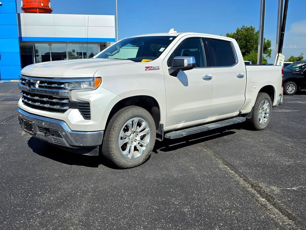 Used 2023 Chevrolet Silverado 1500 LTZ AWD/4WD image 2