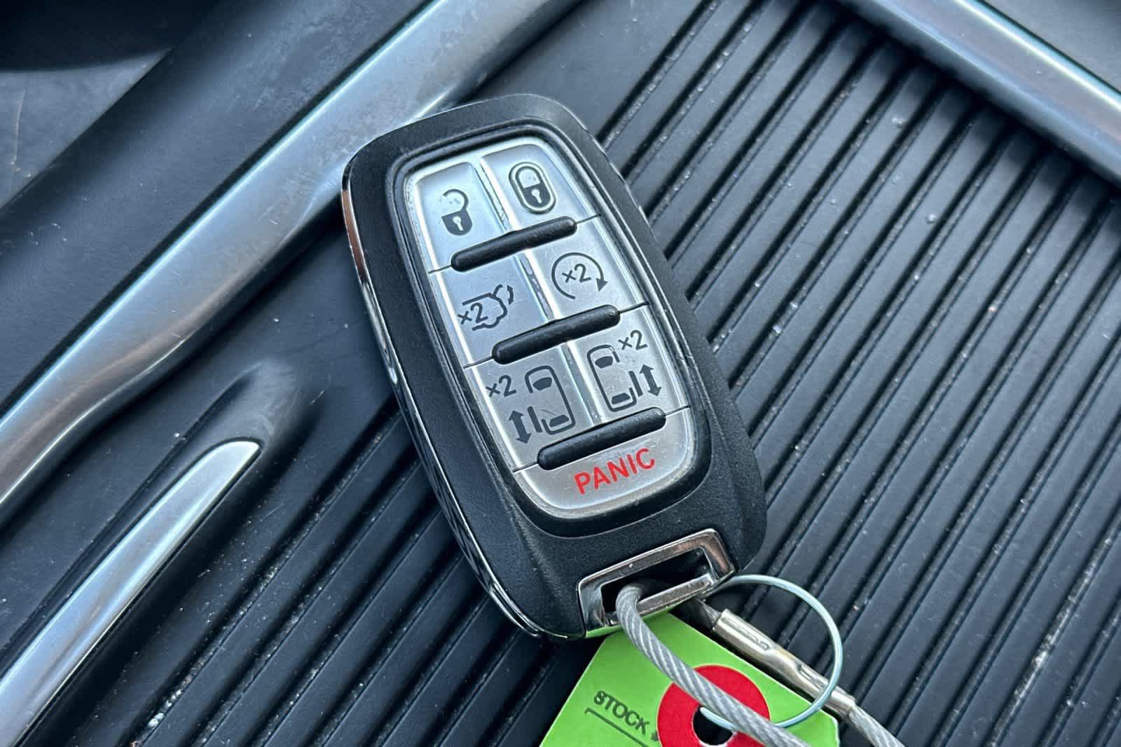 Used 2024 Chrysler Pacifica Limited FWD image 29