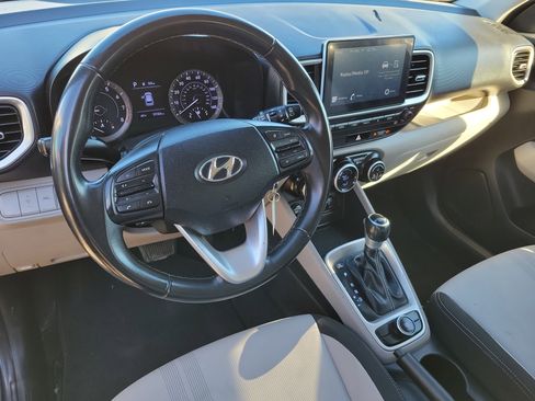 Used 2021 Hyundai Venue SEL image 2