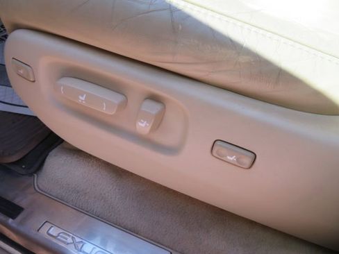 Used 2008 Lexus LX 570 4WD image 25