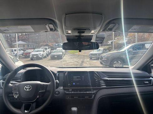 Used 2025 Toyota Camry LE image 32