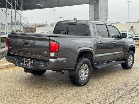 Used 2019 Toyota Tacoma SR image 3