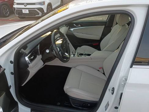 Used 2025 Genesis G70 2.5T RWD image 4