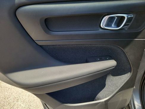 Used 2019 Volvo XC40 T5 R-Design AWD/4WD image 11