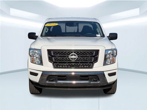Used 2024 Nissan Titan SV image 11
