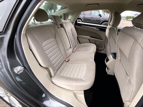 Used 2019 Ford Fusion SE FWD image 19