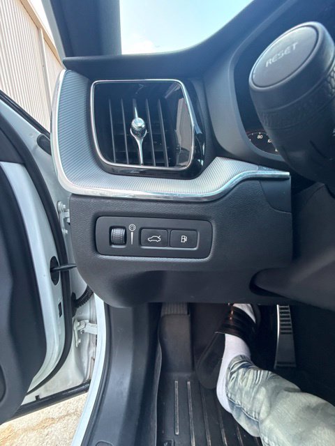 Used 2019 Volvo XC60 T8 R-Design w/ Advanced Package AWD/4WD image 24