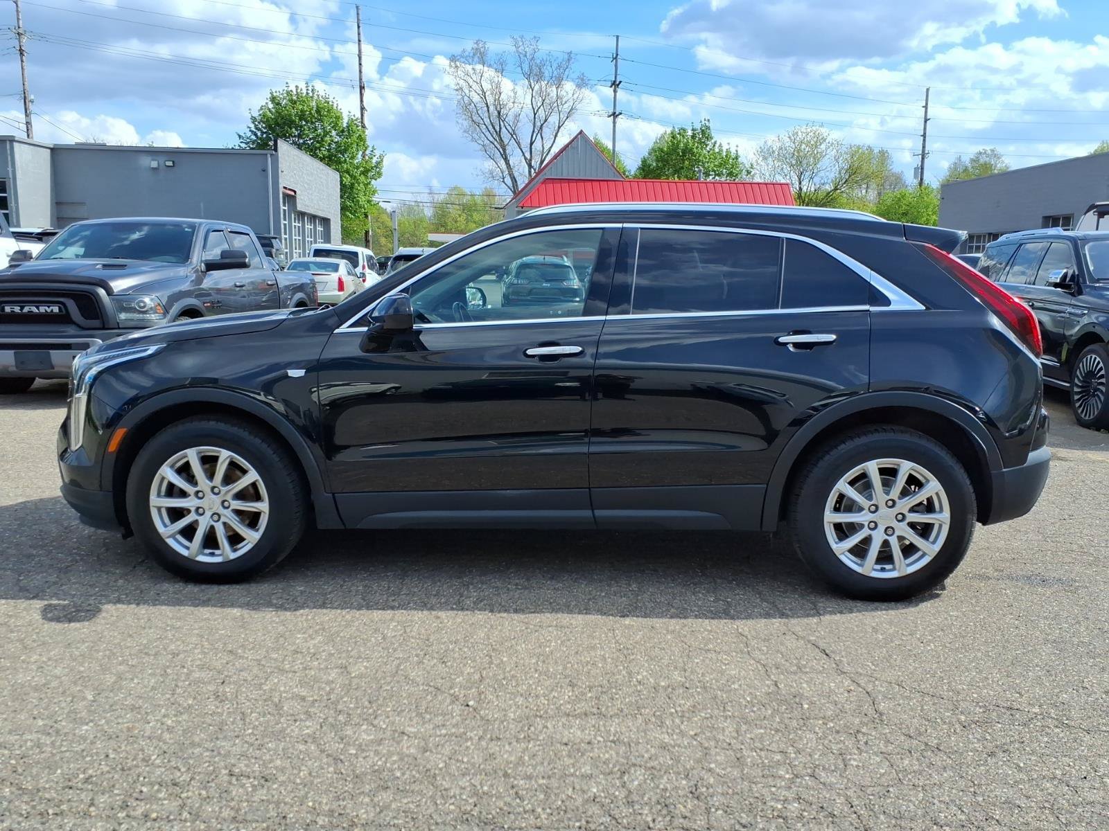 Used 2019 Cadillac XT4 Luxury w/ Cold Weather Package AWD/4WD image 2