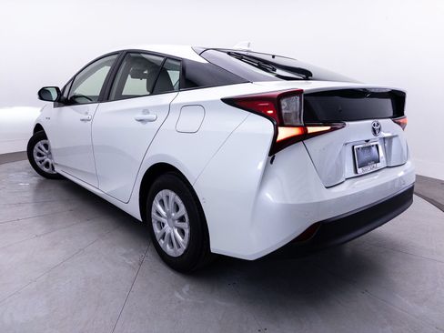 Used 2022 Toyota Prius LE FWD image 3