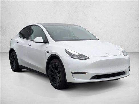 Used 2021 Tesla Model Y Long Range image 3