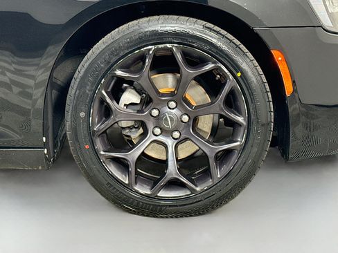 Used 2019 Chrysler 300 S RWD image 32