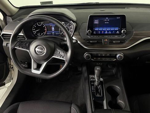 Used 2025 Nissan Altima 2.5 SV FWD image 13