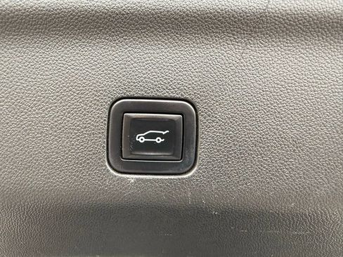 Used 2022 GMC Yukon XL Denali image 23